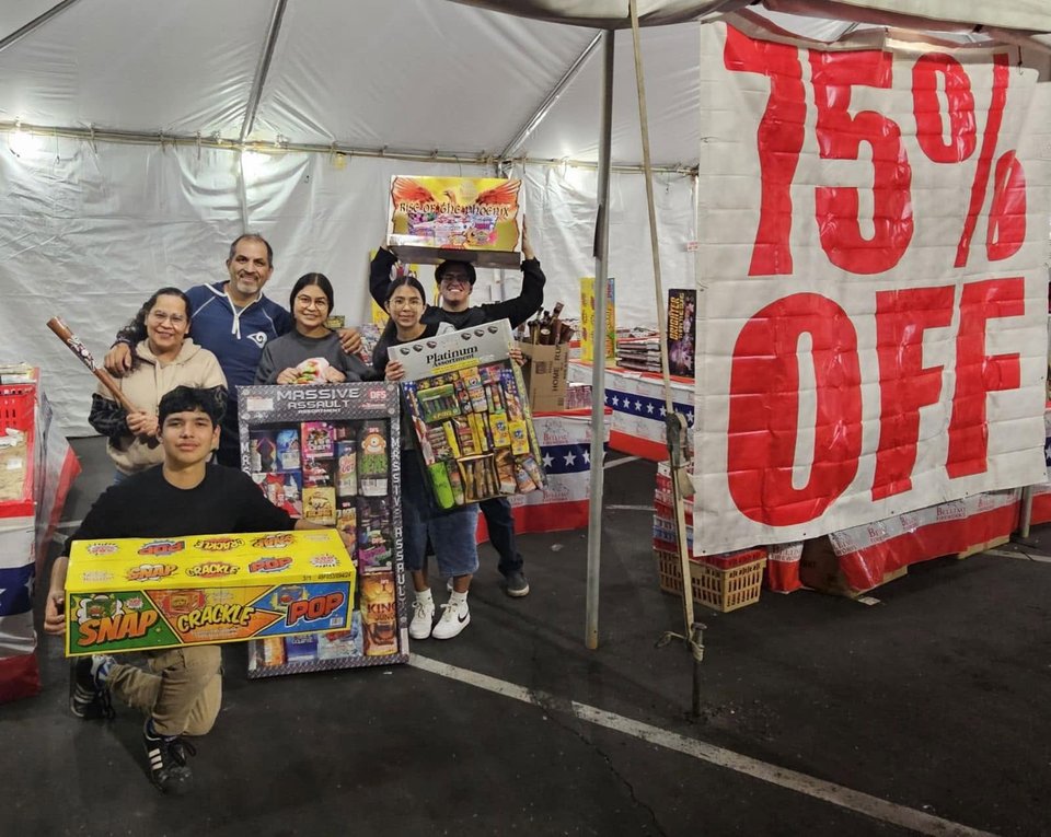 Arizona cheerleading group fundraising with Bellino Fireworks